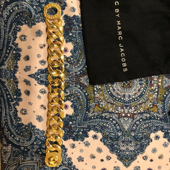 Marc Jacobs gold turnlock chain link bracelet - Picture 7 of 8